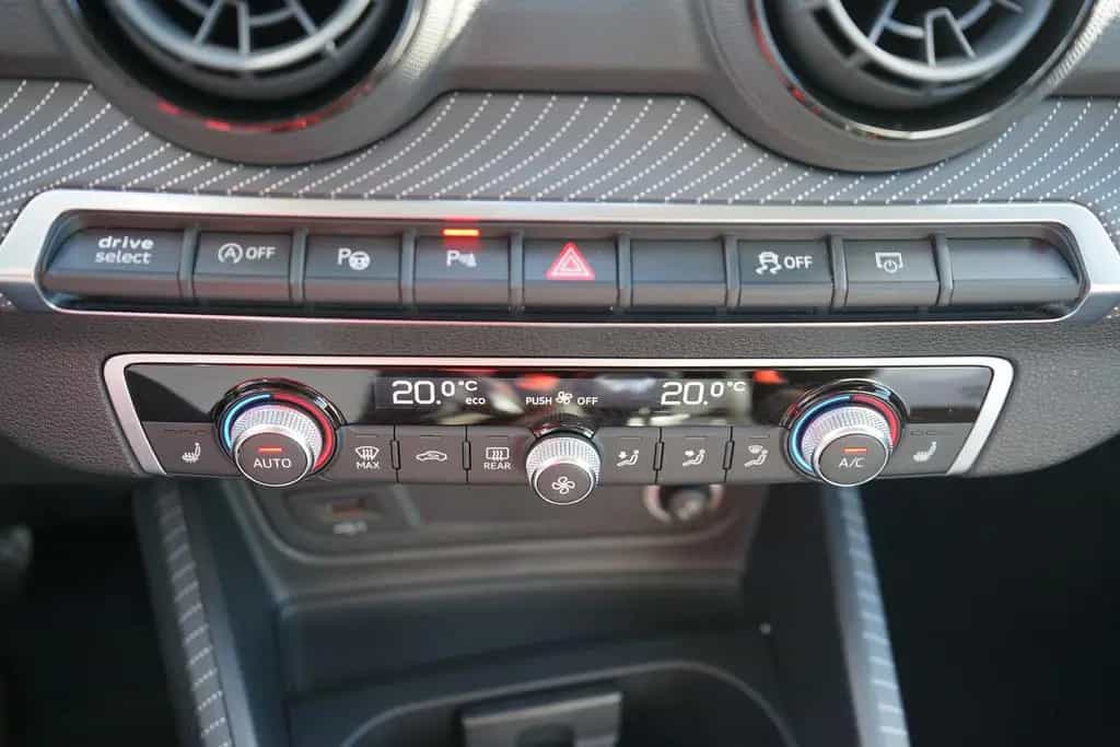 Audi Q2 1.4 TFSI S-Line S-Tronic LED Navi Sitzheizung 06/2017-photo-30
