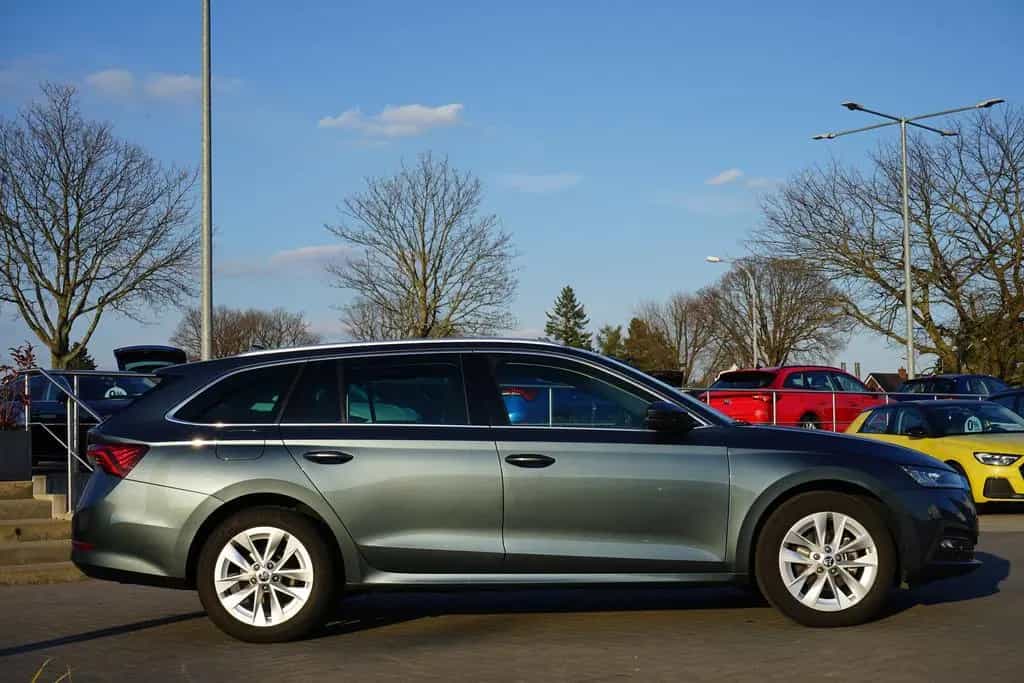 Skoda Octavia Combi 1.5 TSI First Edition 08/2020-photo-4