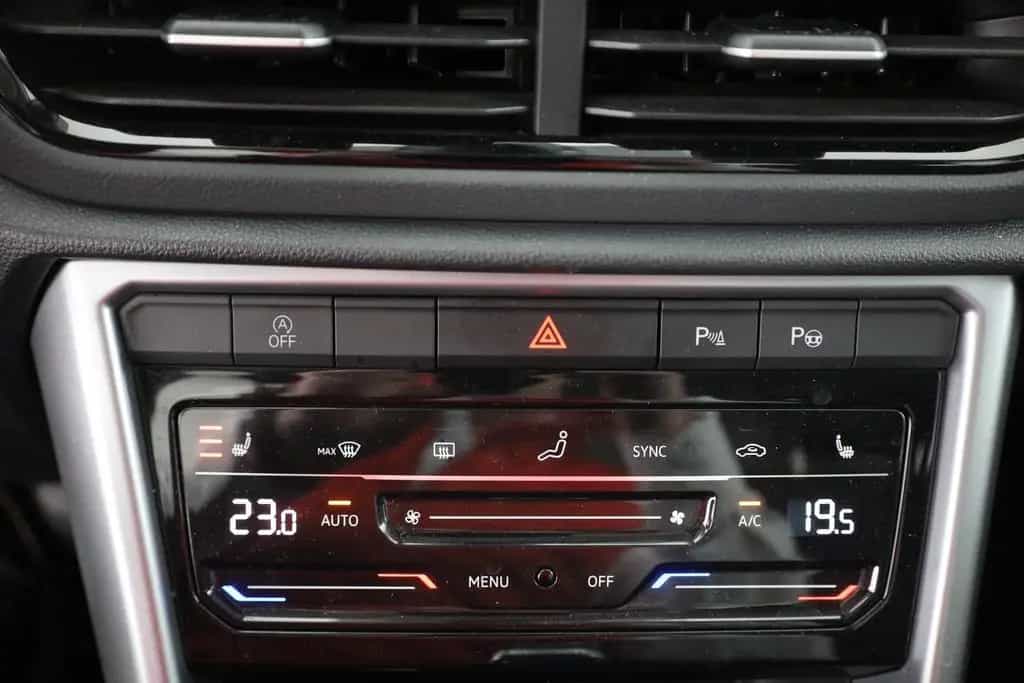Volkswagen T-Roc 1.5 TSI DSG LED ACC Kamera Sitzheizung 07/2024-photo-11