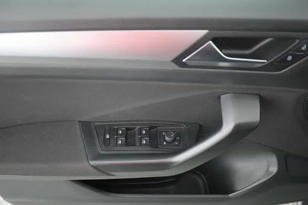 Volkswagen T-Roc 1.5 TSI DSG LED ACC Kamera Sitzheizung 07/2024-photo-21