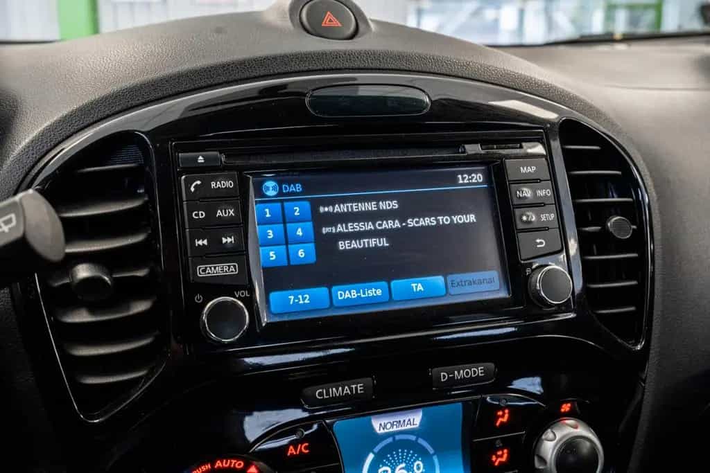 Nissan Juke 1.2 Benzin DIG-T Tekna 116 PS Navi Kamera 11/2015-photo-23