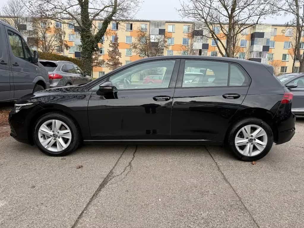 Volkswagen Golf VIII LIM. 1.5 TSI Life/DSG/ACC/NAVI/LED/ALU 08/2020-photo-1