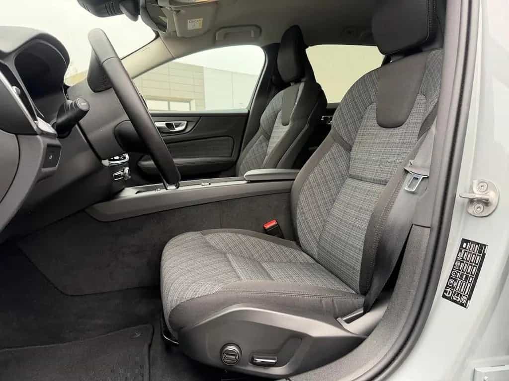 Volvo V60 B4 Kombi Core 12/2024-photo-2