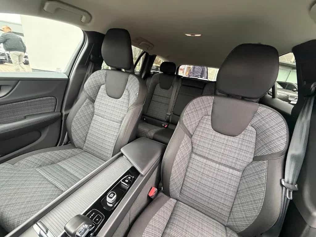 Volvo V60 B4 Kombi Core 12/2024-photo-3