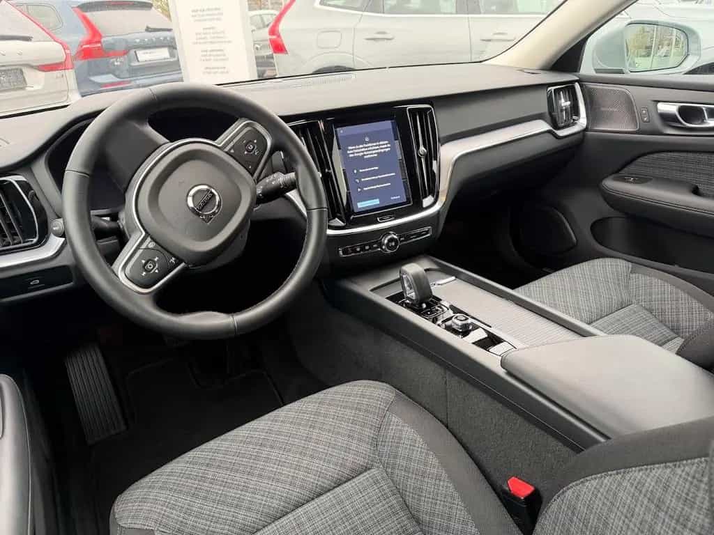 Volvo V60 B4 Kombi Core 12/2024-photo-4