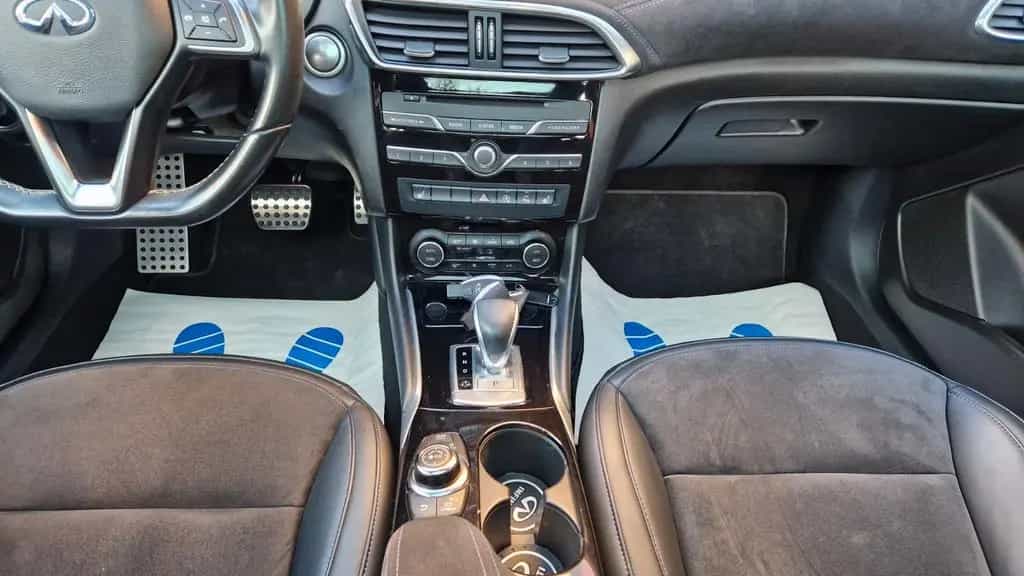 Infiniti Q30S 1.6t DCT FWD Sport, 360° Kamera, Navi 05/2017-photo-13