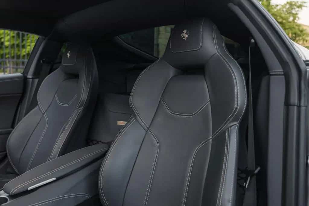 Ferrari F12 Berlinetta 2017 - only 10,600 km! great spec 03/2017-photo-10