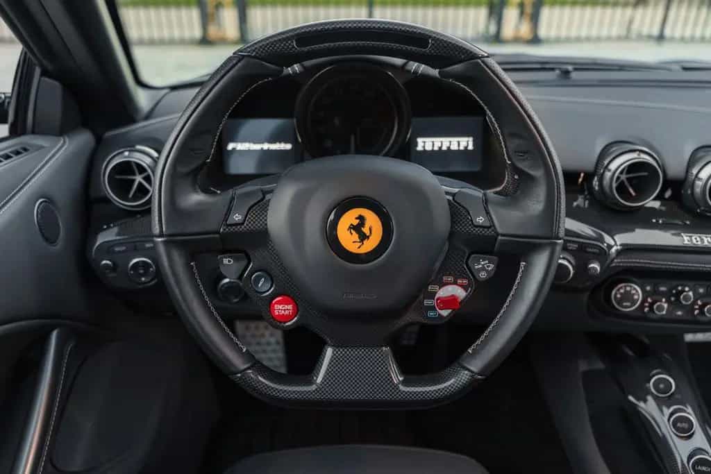 Ferrari F12 Berlinetta 2017 - only 10,600 km! great spec 03/2017-photo-13