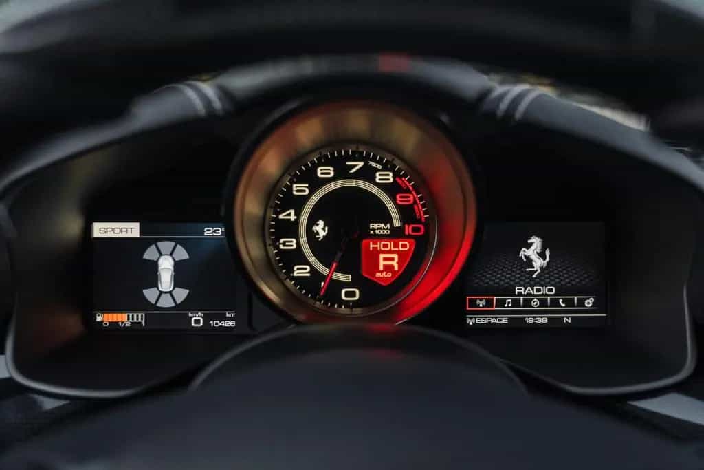 Ferrari F12 Berlinetta 2017 - only 10,600 km! great spec 03/2017-photo-14
