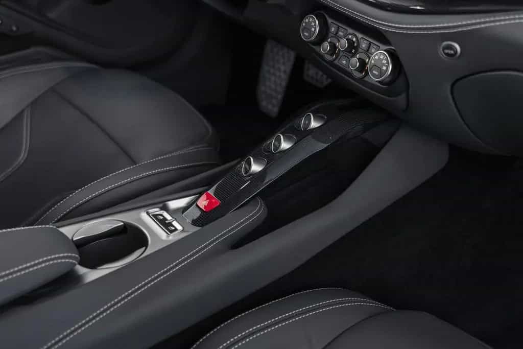 Ferrari F12 Berlinetta 2017 - only 10,600 km! great spec 03/2017-photo-15