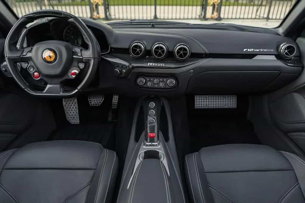 Ferrari F12 Berlinetta 2017 - only 10,600 km! great spec 03/2017-photo-7