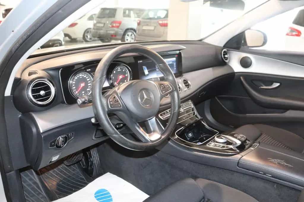 Mercedes-Benz E 220 d T-Modell *Automatik*Comand 11/2017-photo-10