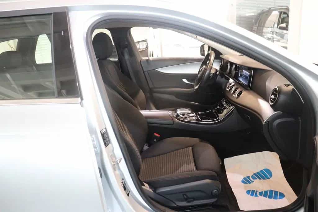 Mercedes-Benz E 220 d T-Modell *Automatik*Comand 11/2017-photo-17