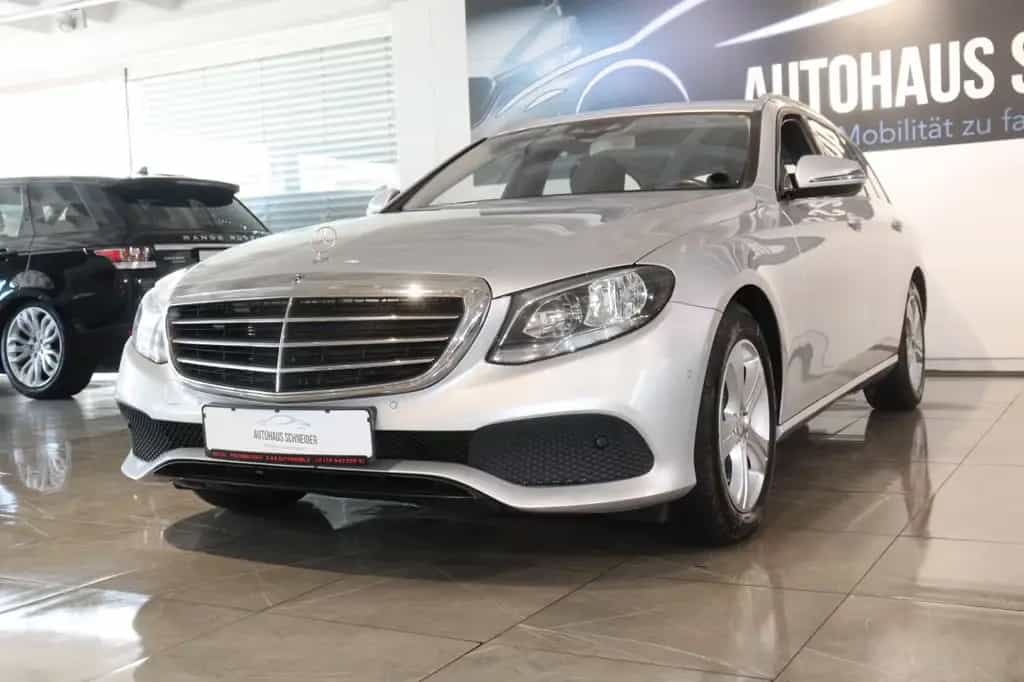 Mercedes-Benz E 220 d T-Modell *Automatik*Comand 11/2017-photo-3