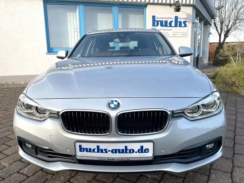 BMW 3 Series 320i Touring Autom. Advantage LED Navi 04/2019-photo-1