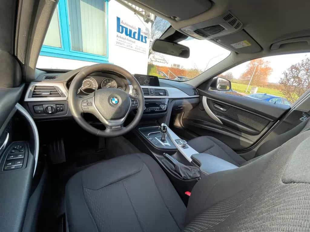 BMW 3 Series 320i Touring Autom. Advantage LED Navi 04/2019-photo-10