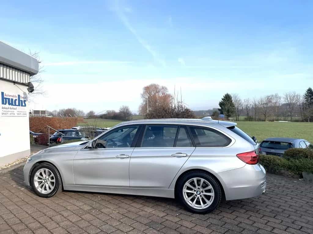 BMW 3 Series 320i Touring Autom. Advantage LED Navi 04/2019-photo-2