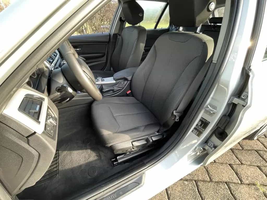 BMW 3 Series 320i Touring Autom. Advantage LED Navi 04/2019-photo-5