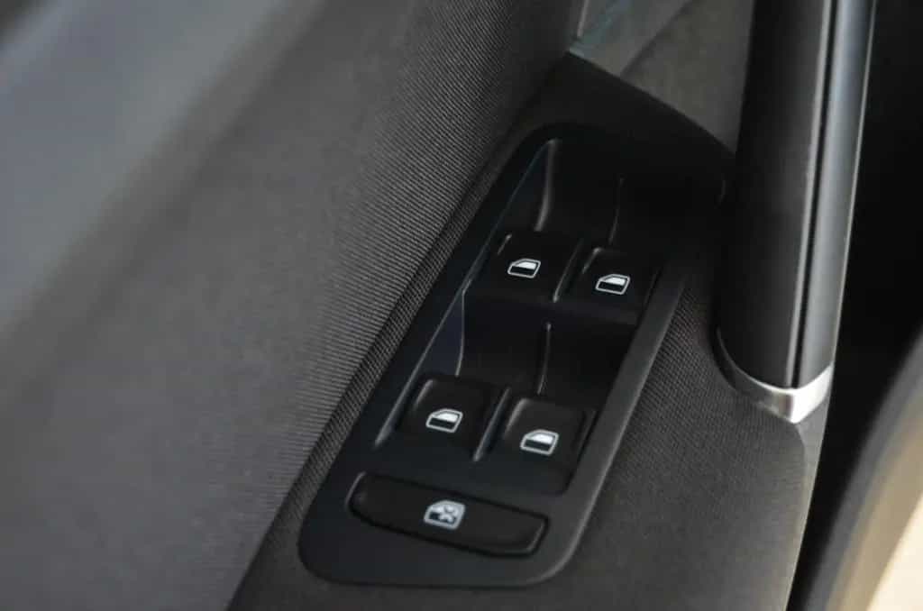 Volkswagen Golf VII Lim. R-Line Sport | LED | Navi | 19`Alu 01/2015-photo-37