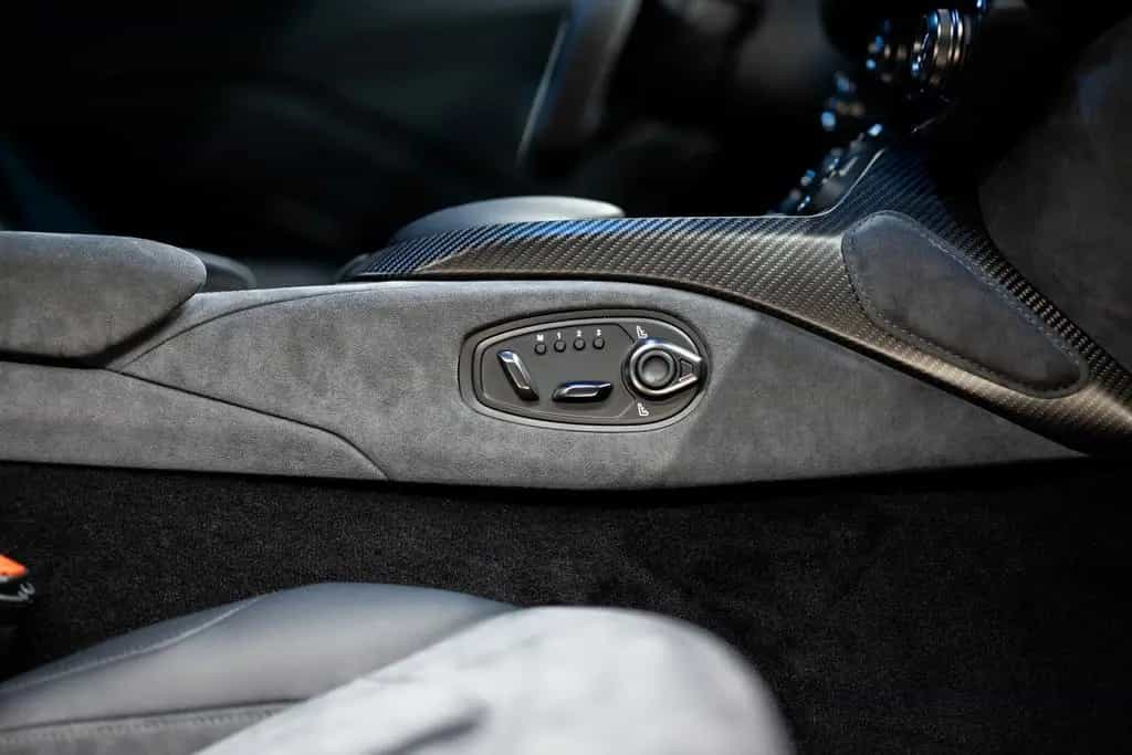 Aston Martin V8 Vantage 4.0 F1 Edition 04/2022-photo-25