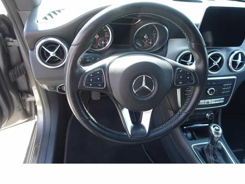 Mercedes-Benz CLA-Class 200 Shooting Brake Urban Style Edition LED P 11/2017-photo-11