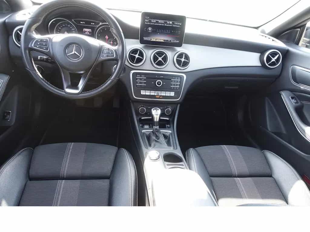 Mercedes-Benz CLA-Class 200 Shooting Brake Urban Style Edition LED P 11/2017-photo-9