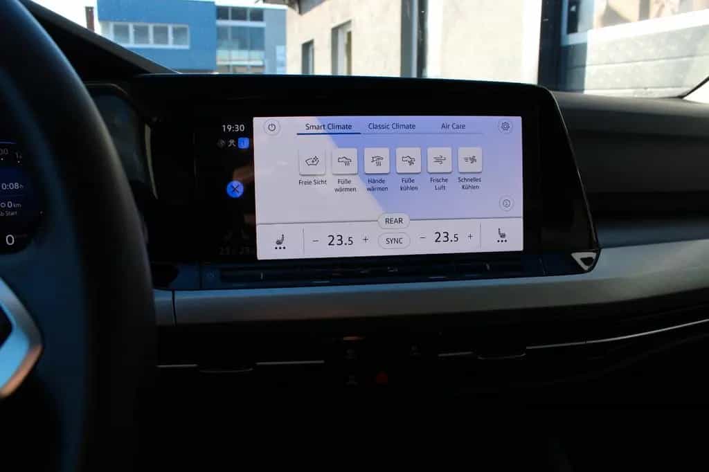 Volkswagen Golf VIII eTSI TOTWINKEL/PDC/IQ LED/HARMANKARDON 08/2020-photo-17
