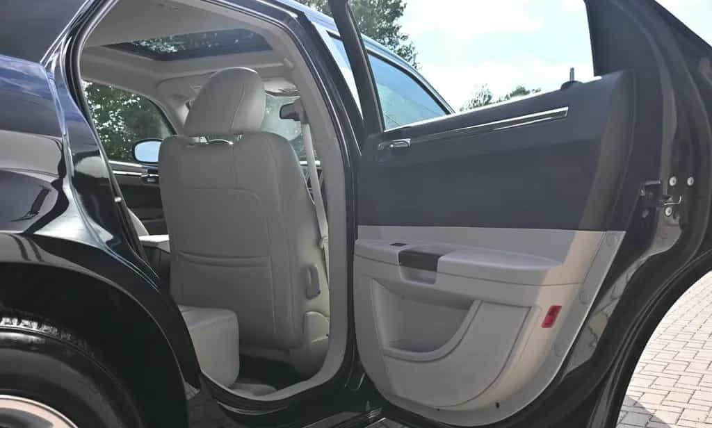 Chrysler 300C 5.7 V8 07/2007-photo-19