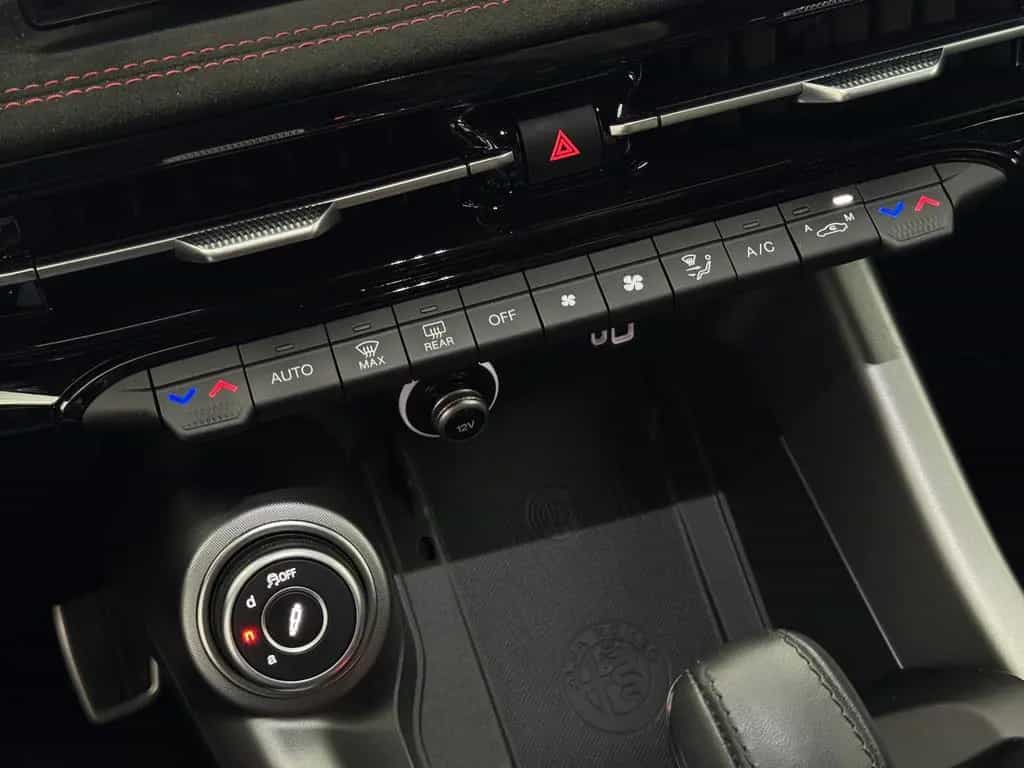 Alfa Romeo Tonale 1.5 VGT Veloce 48 V Hybrid LED 08/2023-photo-31
