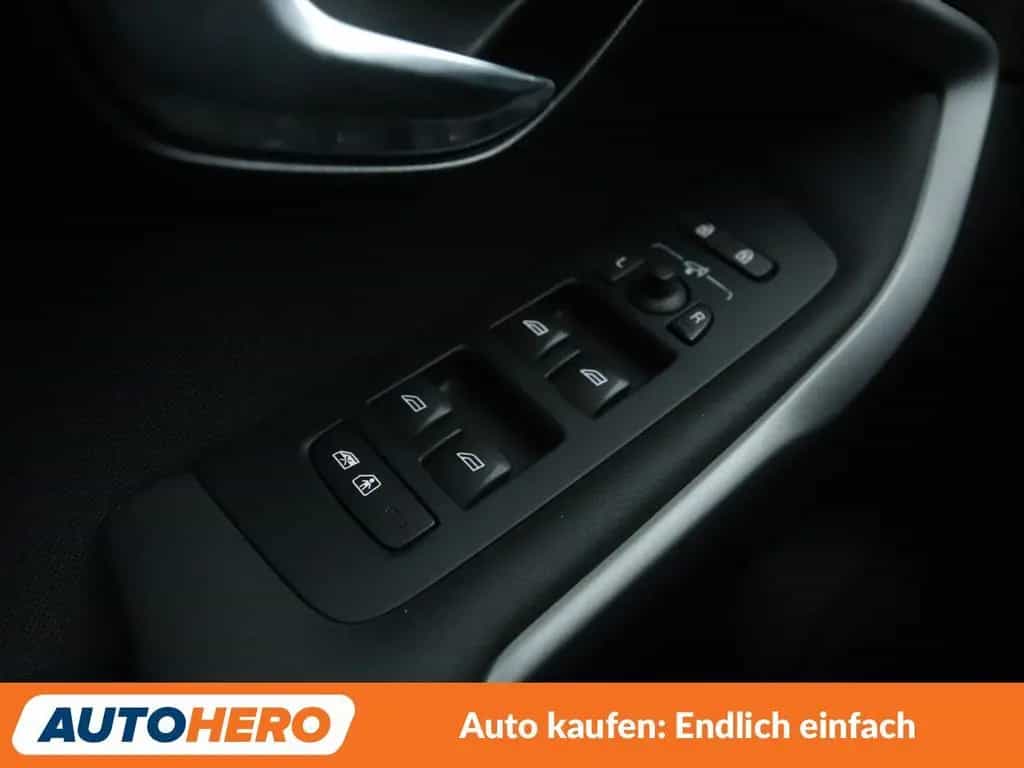 Volvo V40 2.0 T2 Kinetic *NAVI*LED*TEMPO*PDC*SHZ* 12/2016-photo-24