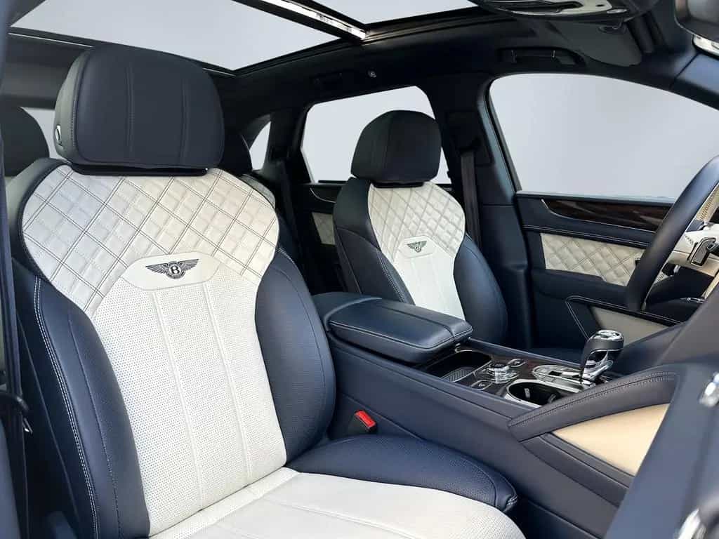 Bentley Bentayga V8 First Edition 1.Hand E-AHK NAIM 06/2021-photo-11