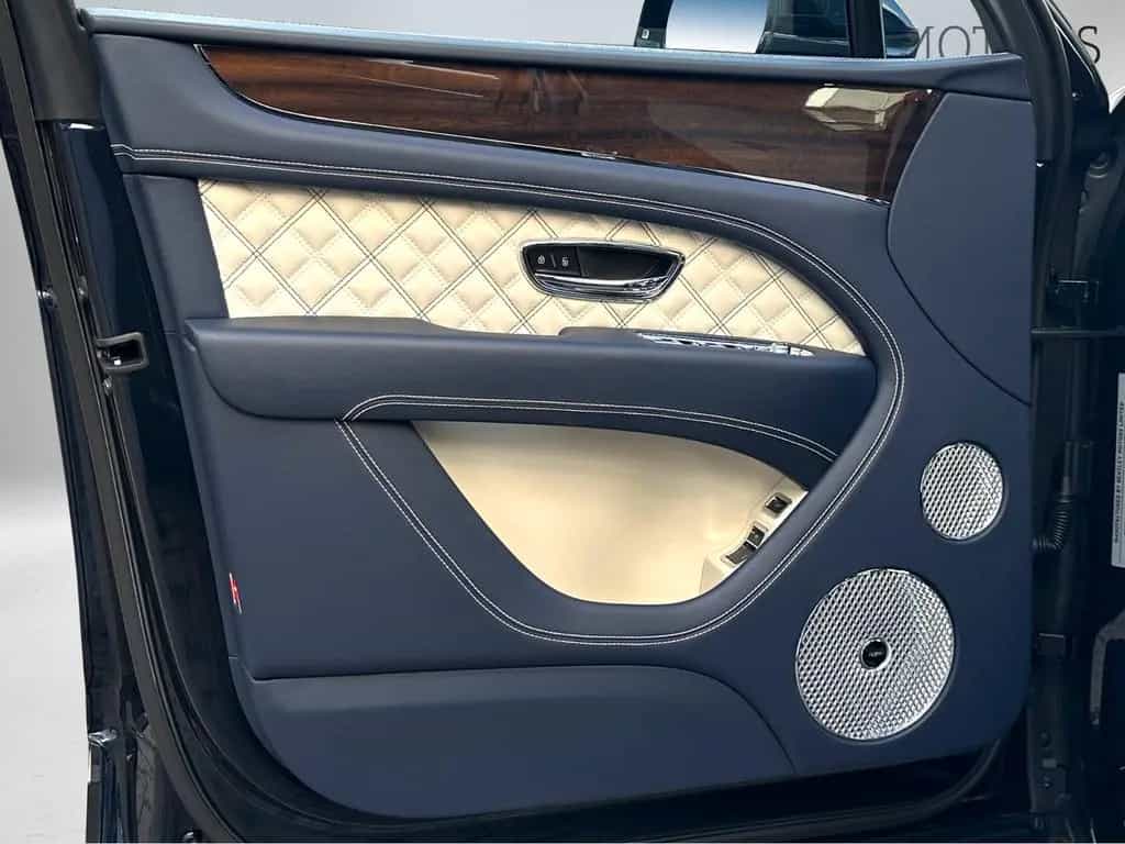 Bentley Bentayga V8 First Edition 1.Hand E-AHK NAIM 06/2021-photo-26