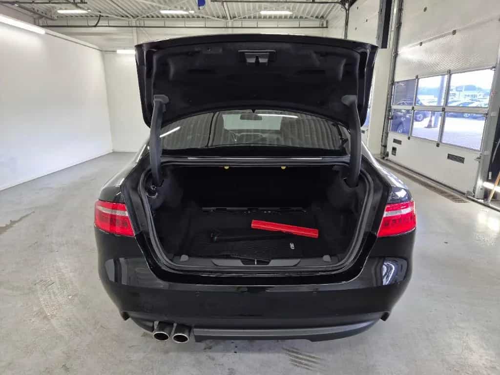 Jaguar XE 2.0D R-DYNAMIC Sport*NAVI*LED*ACC*1.HAND* 10/2018-photo-4