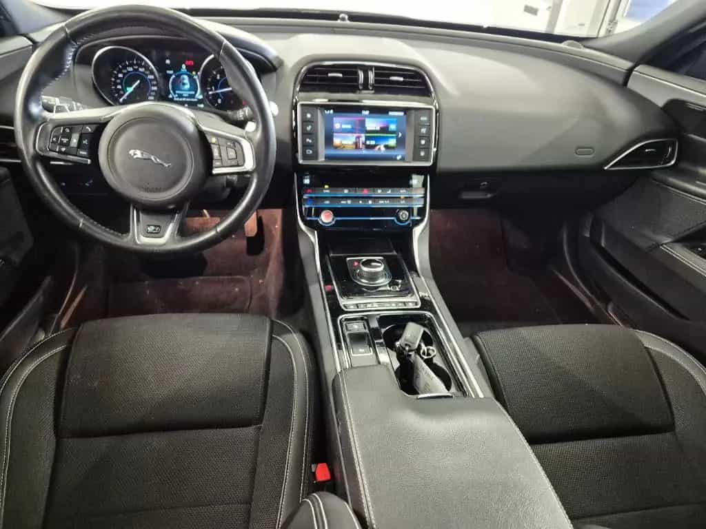 Jaguar XE 2.0D R-DYNAMIC Sport*NAVI*LED*ACC*1.HAND* 10/2018-photo-6