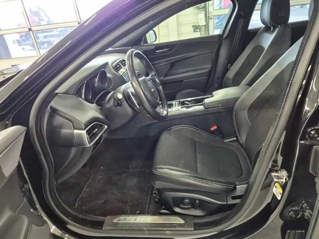 Jaguar XE 2.0D R-DYNAMIC Sport*NAVI*LED*ACC*1.HAND* 10/2018-photo-7