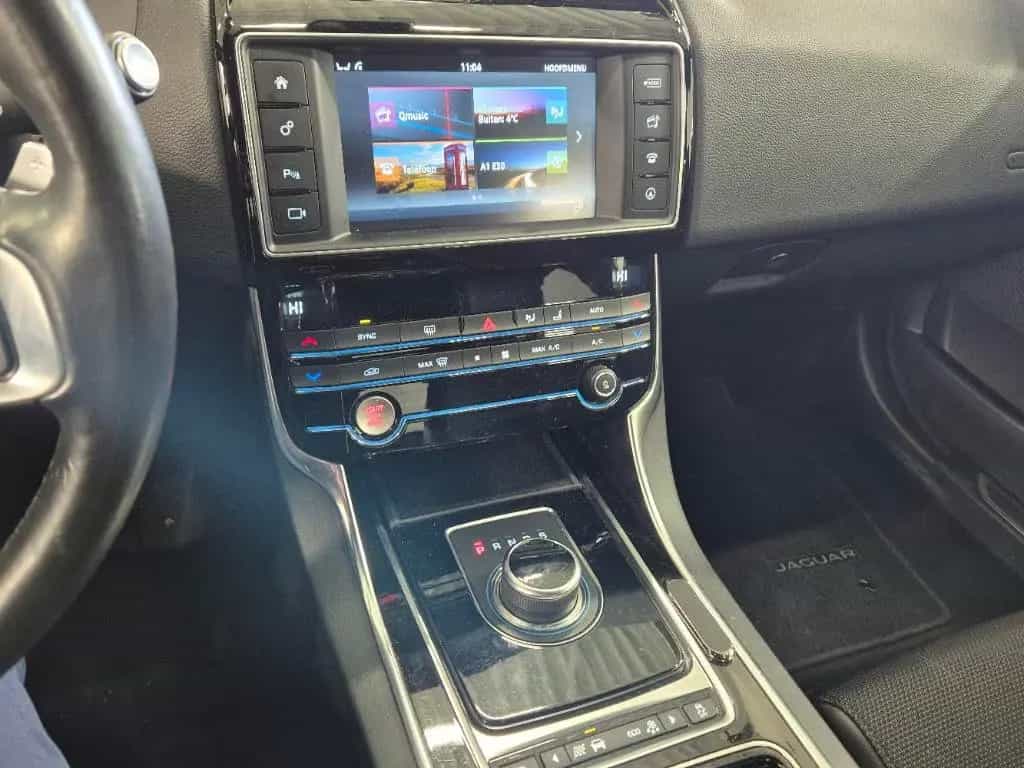 Jaguar XE 2.0D R-DYNAMIC Sport*NAVI*LED*ACC*1.HAND* 10/2018-photo-9