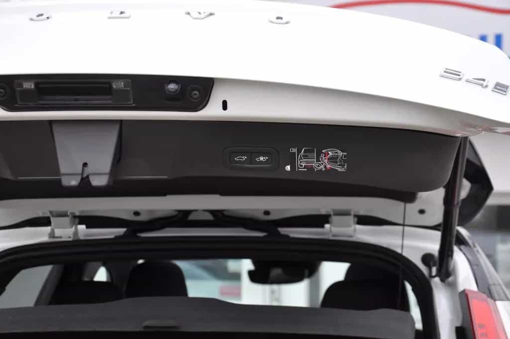 Volvo XC40 B4 R Design AWD DKG PANO-LED-H&K-RKAM-NAVI 02/2022-photo-14