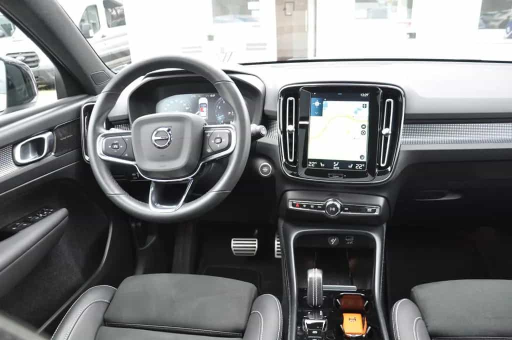 Volvo XC40 B4 R Design AWD DKG PANO-LED-H&K-RKAM-NAVI 02/2022-photo-15
