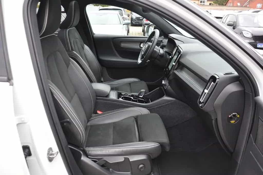 Volvo XC40 B4 R Design AWD DKG PANO-LED-H&K-RKAM-NAVI 02/2022-photo-17
