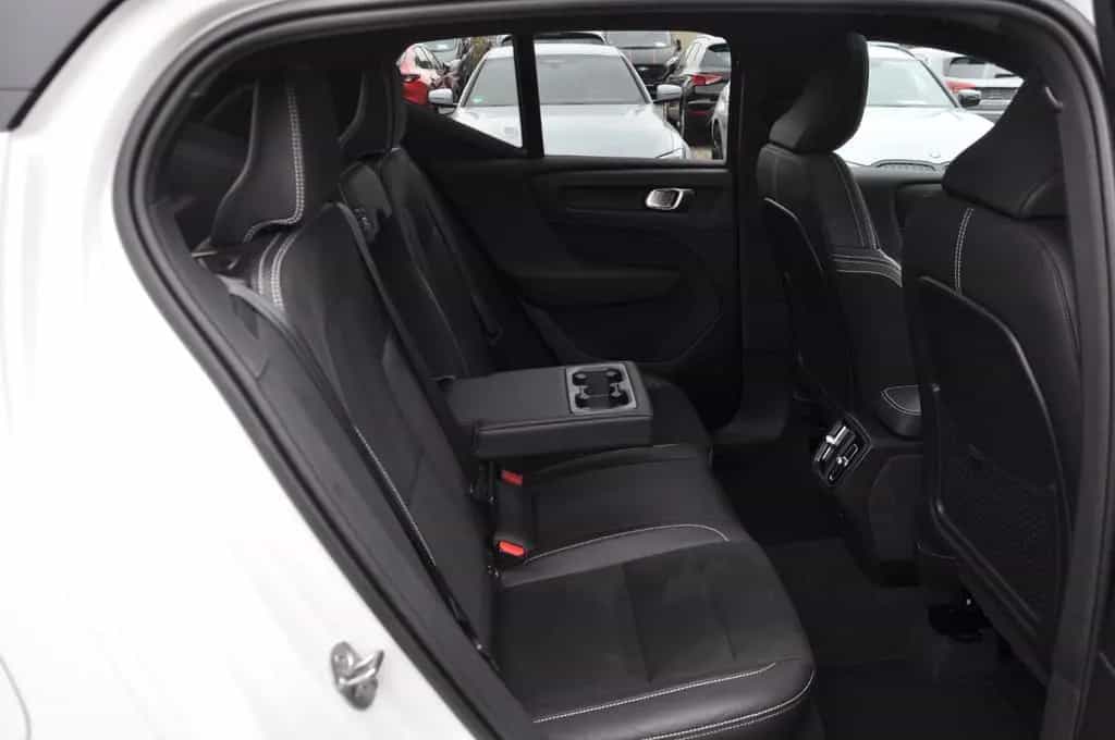 Volvo XC40 B4 R Design AWD DKG PANO-LED-H&K-RKAM-NAVI 02/2022-photo-18