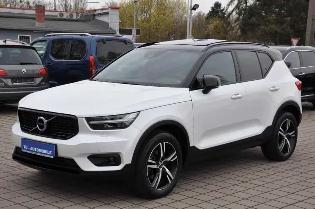Volvo XC40 B4 R Design AWD DKG PANO-LED-H&K-RKAM-NAVI 02/2022-photo-2