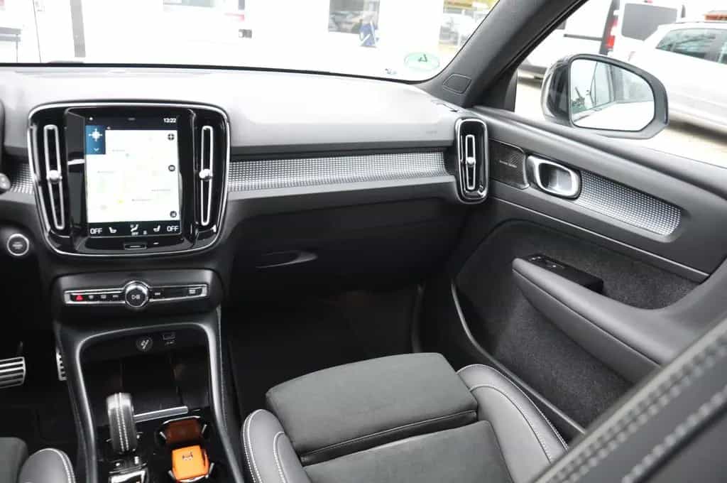 Volvo XC40 B4 R Design AWD DKG PANO-LED-H&K-RKAM-NAVI 02/2022-photo-27
