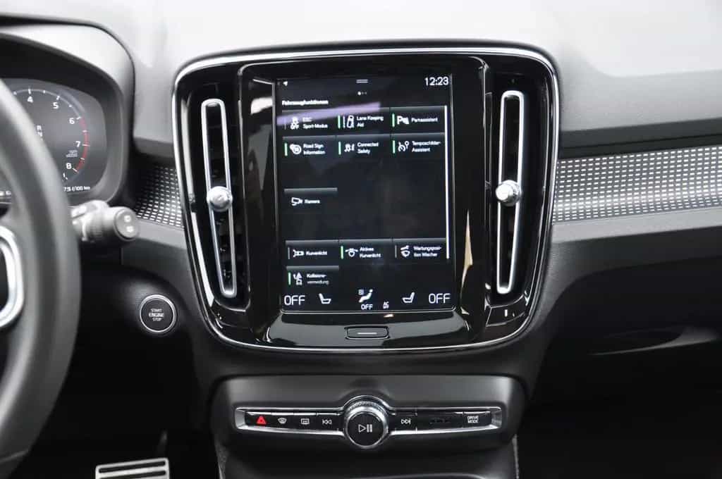 Volvo XC40 B4 R Design AWD DKG PANO-LED-H&K-RKAM-NAVI 02/2022-photo-30