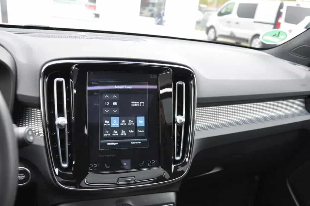 Volvo XC40 B4 R Design AWD DKG PANO-LED-H&K-RKAM-NAVI 02/2022-photo-34