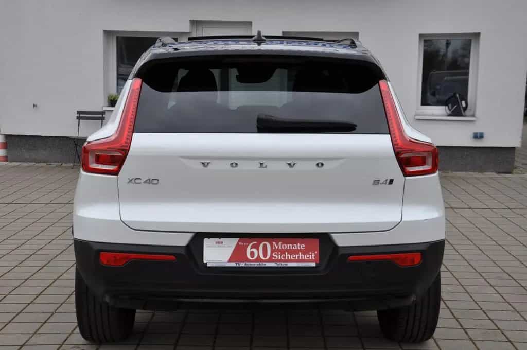 Volvo XC40 B4 R Design AWD DKG PANO-LED-H&K-RKAM-NAVI 02/2022-photo-4