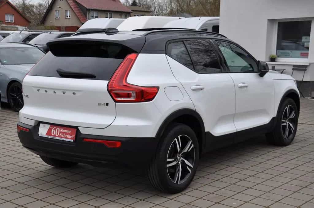 Volvo XC40 B4 R Design AWD DKG PANO-LED-H&K-RKAM-NAVI 02/2022-photo-5