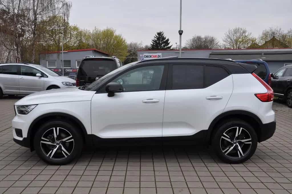 Volvo XC40 B4 R Design AWD DKG PANO-LED-H&K-RKAM-NAVI 02/2022-photo-6