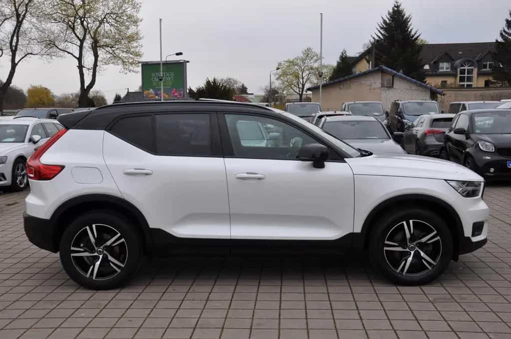 Volvo XC40 B4 R Design AWD DKG PANO-LED-H&K-RKAM-NAVI 02/2022-photo-7