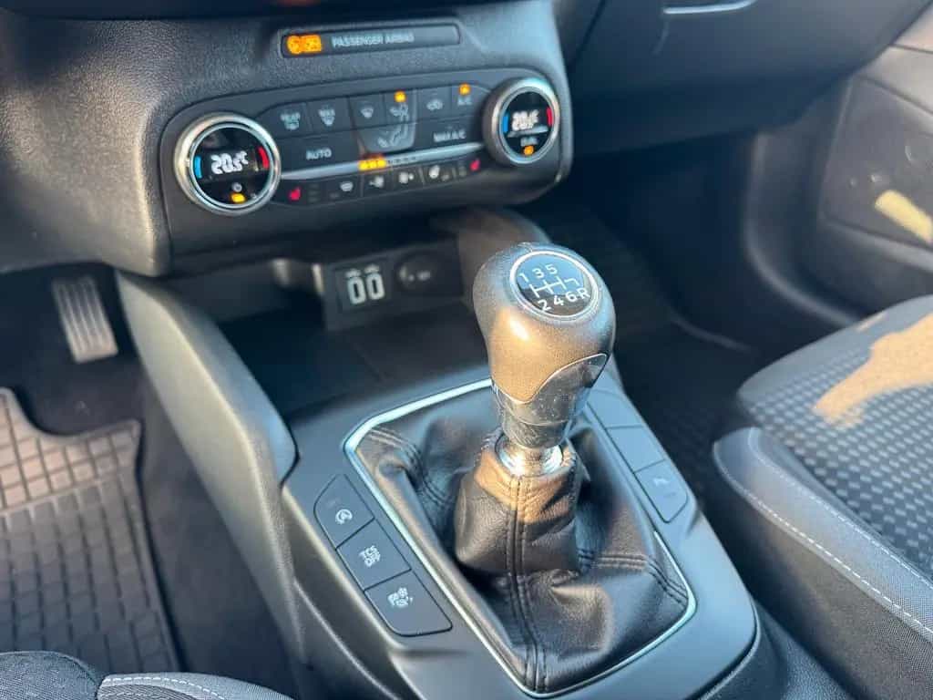 Ford Focus 1-Hand Scheckheft SR+WR Navi Kamera PDC 03/2022-photo-11