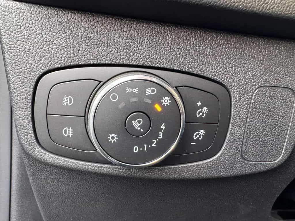 Ford Focus 1-Hand Scheckheft SR+WR Navi Kamera PDC 03/2022-photo-13